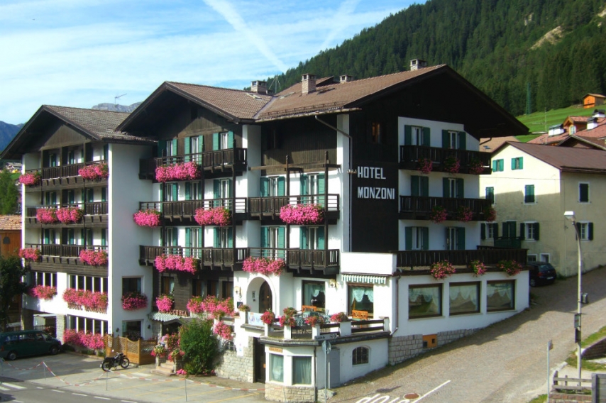 1 HOTEL MONZONI ESTATE