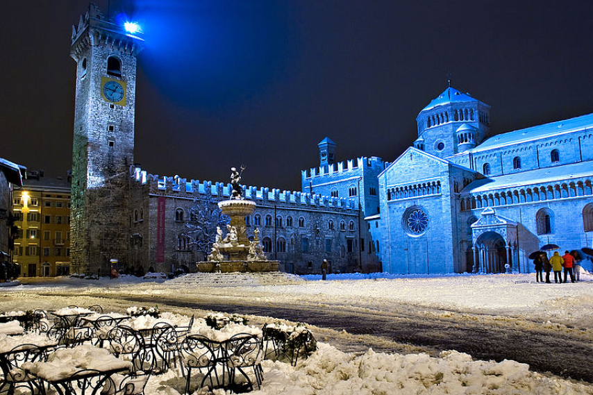 800px Trento_piazza_duomo_invernale