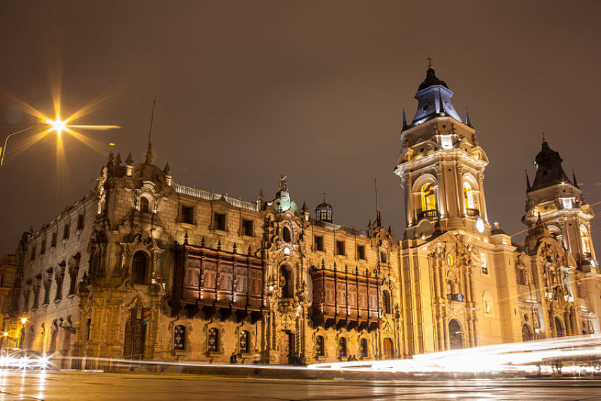 800px Catedral_de_Lima_Night