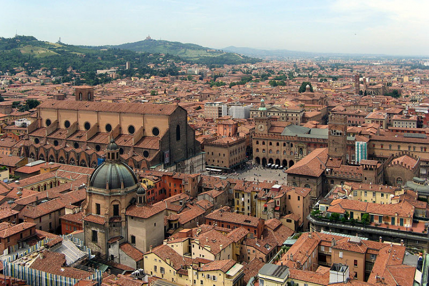 800px Bologna SanPetronioPiazzaMaggiore1