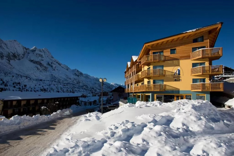 hotel delle alpi   passo tonale 00